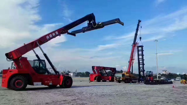 普天同慶丨杭州叉車港口專用正面吊及杭叉空箱堆高機(jī)進(jìn)駐順德新港