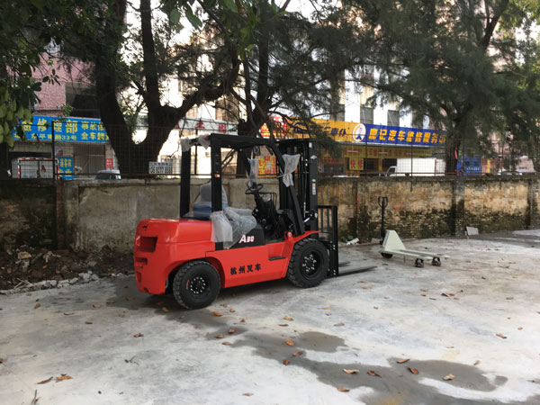 杭州叉車丨夏天到了，別忘了給叉車降溫！