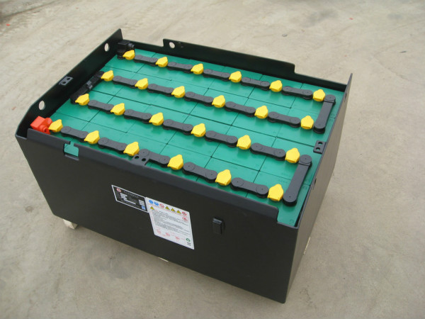 叉車電池不耐用？進(jìn)來看看你就知道怎么做了！