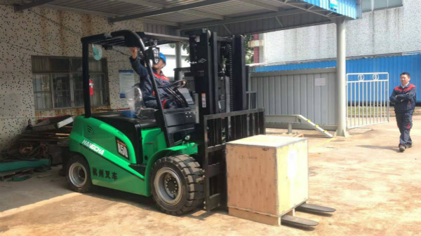 碼頭離不開這樣的叉車，集裝箱作業(yè)叉車怎么選？