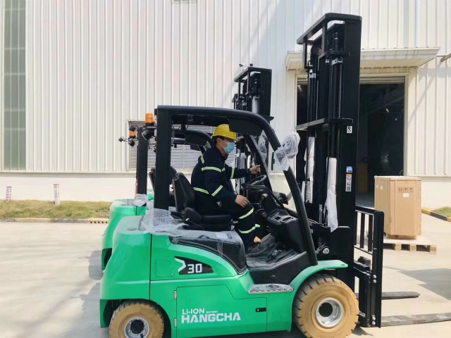 貨物托盤在倉庫和叉車貨架配合使用，需要注意什么？