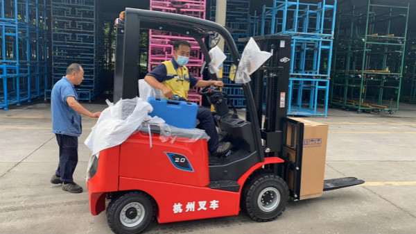 天氣冷了，叉車應該怎么用才正確？